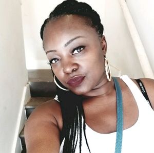 Meet your Posher, Monica